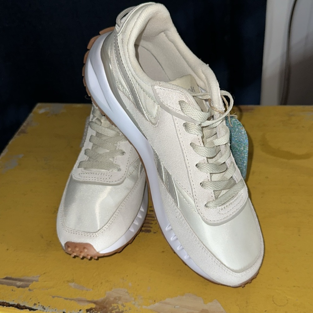 NEW Reebok Women’s Sneaker - Size 7